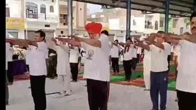 असंध: असंध की अनाज मंडी में मनाया गया अंतर्राष्ट्रीय योग दिवस, एसडीएम मनदीप कुमार ने पहुंचकर किया योग