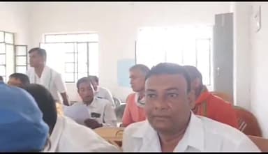 करपी: करपी सभा कक्ष में प्रखंड क्षेत्र के प्राथमिक एवं मध्य विद्यालय के प्रधानाध्यापकों की बैठक आयोजित की गई