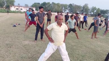 आज अंतर्राष्ट्रीय योग दिवस mohania M.P कॉलेज के ग्राउंड पर Mohania के पूर्व विधायक निरंजन राम जी के साथ योग किया गया...