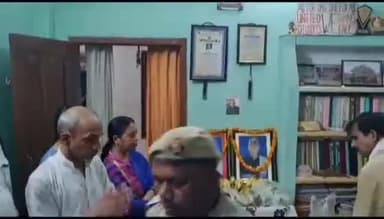 जौनपुर: नई गंज में वरिष्ठ समाजसेवी राज बली शुक्ला की प्रथम पुण्यतिथि पर यातायात से जुड़े 21 जवानों को किया गया सम्मानित