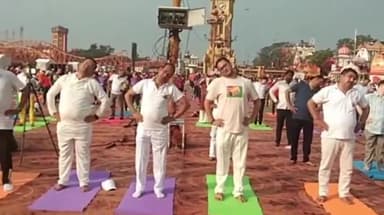 हरिद्वार: हर की पौड़ी पर श्री गंगा सभा एवं डीपीएस रानीपुर के तत्वावधान में अंतर्राष्ट्रीय योग दिवस का आयोजन किया गया