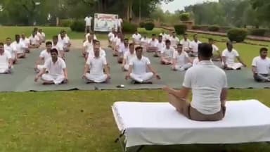 इकौना: 09वें अंतर्राष्ट्रीय योग दिवस पर बौद्ध मंदिर श्रावस्ती परिसर में SSB ने बृहद योग शिविर का किया आयोजन