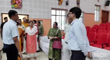 DM ने गांधी अध्ययन पीठ एवं घमहापुर और गंगापुर में नवनिर्मित इंस्टीट्यूट ऑफ फाइन आर्ट्स का किया निरीक्षण