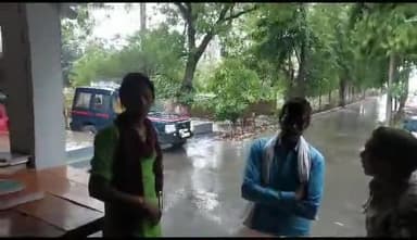 अमृतपुर: मंझा गांव में खेत पर भैंस चराने गई बालिका को पिता-पुत्र ने लाठी-डंडों से पीटा, पीड़िता को मेडिकल के लिए भेजा गया