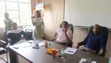 हरिद्वार: रोशनाबाद में ट्रेवल एजेंसियों के साथ आरटीओ विभाग ने आयोजित की बैठक, आरटीओ के फरमान का एसोसिएशन ने किया विरोध