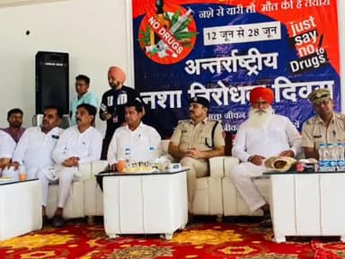 रतिया: नशे से दूर रहने के लिए गांव लांबा में सेमिनार का हुआ आयोजन, SDM व DSP ने नशे से दूर रहने के लिए किया आवाह्न