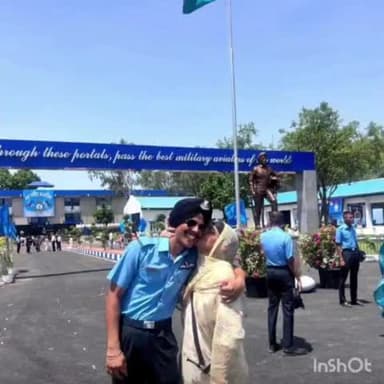 हापुड़: मोहल्ला पन्नापुरी निवासी गुरु शरण सिंह का भारतीय वायु सेना में फ्लाइंग ऑफिसर के पद पर हुआ चयन, परिवार में खुशी का माहौल