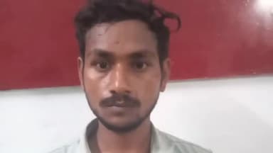 मुगलसराय: GRP ने चेकिंग के दौरान डीडीयू स्टेशन के प्लेटफ़ार्म नंबर-2 से दो शातिर चोरों को किया गिरफ्तार, 3 मोबाइल फोन बरामद