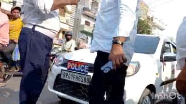 दरभंगा: वन वे में गाड़ी पास करने के दौरान तथाकथित पुलिस वाले और ट्राफिक के बीच अल्लपट्टी चौक पर हुई काफी नोकझोंक