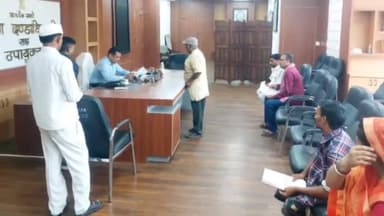 गोड्डा: उपायुक्त कार्यालय गोड्डा में 'जनता दरबार' का हुआ आयोजन, उपायुक्त ने विभिन्न प्रखंडों से आए लोगों की सुनी फरियाद