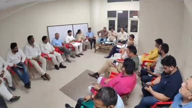 पंचकूला: पंचकूला में 25 जून को होने वाले पन्ना प्रमुख सम्मेलन को लेकर विधा. अध्यक्ष ने कार्यालय में ली BJP कार्यकर्ताओं की बैठक