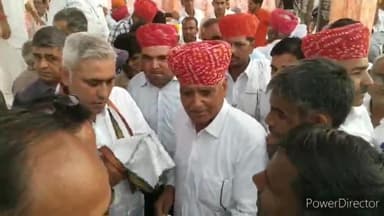 डेगाना: शहर के दौरे पर आए विधायक विजयपाल मिर्धा ने आम जन से की मुलाकात