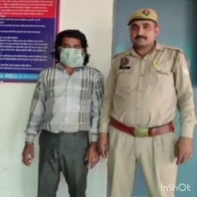 हापुड़: मोहल्ला भगवानपुरी से पुलिस ने एक गांजा तस्कर को किया गिरफ्तार, तस्कर से 2 किलो गांजा बरामद
