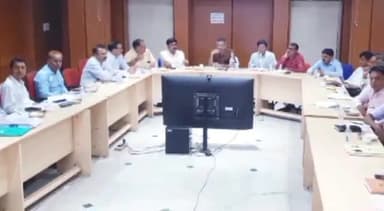 जोधपुर: नगर निगम उत्तर व दक्षिण में DLB निदेशक हरदेश कुमार ने अधिकारियों के साथ योजनाओं को लेकर की समीक्षा बैठक
