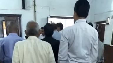 बहराइच: जिला बार एसोसिएशन सभागार में अधिवक्ता के निधन पर आयोजित की गई शोकसभा, अर्पित की गई भावभीनी श्रद्धांजलि