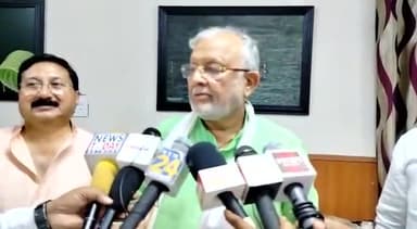 बरेली: कोतवाली थाना क्षेत्र के सर्किट हाउस में पहुंचे कैबिनेट मंत्री सुरेश खन्ना, कहा- पब्लिक परसेप्शन एक दिन में नहीं बनता