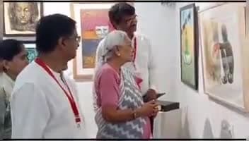 दो दिवसीय दौरे पर वाराणसी पहुंची राज्यपाल आनंदीबेन पटेल, काशी आर्ट एग्जीबिशन का किया उद्घाटन