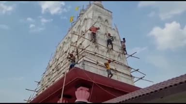 लखीसराय: शहर के सुप्रसिद्ध इंद्रदमनेश्वर महादेव मंदिर अशोक धाम का रंग रोगन एवं साफ सफाई शुरू, 4 जुलाई से शुरू होगा श्रावणी मेला