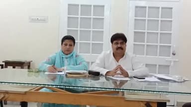 बदायूं: नगर पालिका परिषद की चेयरमैन ने अपने कार्यालय पर बताया अमीरों का हाफ और गरीबों का टैक्स माफ कर किया वादा पूरा