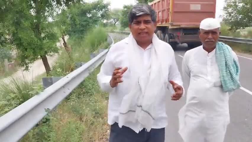 #कादरगंज खाम के पास गंगा के पुल पर जो अप्रोच मार्ग है वह जगह जगह से टूट रहा है जिसकी वजह से एक्सीडेंट होने की आशंका अधिक बढ़ गई है। इस मार्ग की मरम्मत जल्द कराई जाए ताकि किसी बड़ी दुर्घटना को रोका जा सके। 
@JitinPrasada @DmKasganj