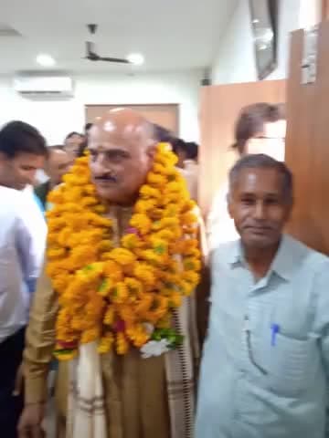 पूर्व BJPजिलाध्यक्ष श्री जयदेव पुरोहित जी को जिला सहकारी बैंक झांसी का दूसरी बार निर्विरोध चैयरमेन बनने पर शुभकामनाएं