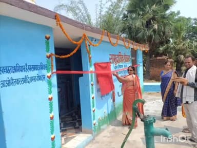 करपी: पुरान में सरकारी विद्यालय के निकट सामुदायिक शौचालय सह स्नानागार का जिला परिषद अध्यक्ष संध्या देवी ने किया उद्घाटन