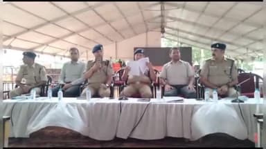 मथुरा: CM योगी के आगमन को लेकर सेठ बीएन फौजदार खेल मैदान में जिला प्रशासन ने की ब्रीफिंग, कर्मचारियों को दिए आवश्यक निर्देश