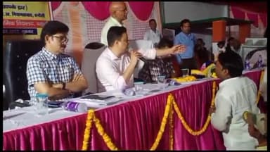 मुगलसराय: डीडीयू नगर तहसील क्षेत्र के बरहौली गांव स्थित प्राथमिक विद्यालय में वृहद जनचौपाल के दौरान डीएम ने लोगो की सुनी समस्याएं