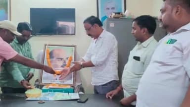 बाघमारा/कतरास: बीजेपी कार्यालय बाघमारा में मनाई गई डॉ श्यामा प्रसाद मुखर्जी की पुण्यतिथि