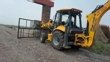 मथुरा: डीएम के निर्देशन में प्रशासन ने 35 करोड़ की अवैध जमीन को कराया मुक्त छाता क्षेत्र सहित सात कॉलोनियों पर चला बुलडोजर