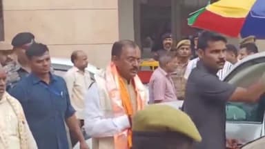 मुख्यमंत्री केशव प्रसाद मौर्य पहुंचे बाबा विश्वनाथ धाम समर्थकों ने लगाए हर हर महादेव के नारे