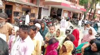 बेहट: बेहट तहसील पहुंचे चुहड़पुर कला के ग्रामीण, राशन डीलर का चुनाव कराने को लेकर एसडीएम दीपक कुमार को सौंपा ज्ञापन