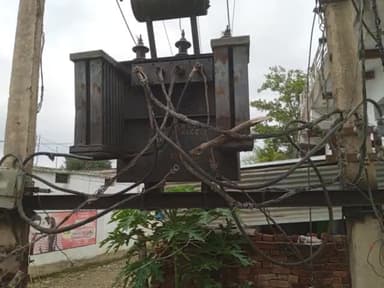 *💡💡💡ग्राम करिया में लगभग 15 दिन से खराब पड़ी हुई केवल के कारण हो रही ग्राम वासियों को समस्या अंधेर से जूझ रहे  ग्राम