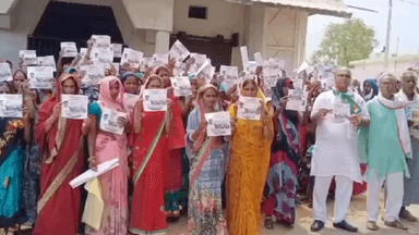 सिंगरौली: कांग्रेस प्रदेश सचिव अमित द्विवेदी के नेतृत्व में ग्राम पिपरा व मकरोहर में कैंप लगाकर नारी सम्मान योजना के भरे गए फॉर्म