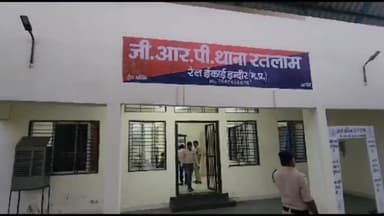 रतलाम नगर: प्लेटफार्म 7 के पास बकरा पुलिया के निकट बबूल के पेड़ पर एक युवक का शव फांसी के फंदे से लटका मिला, पुलिस जांच में जुटी