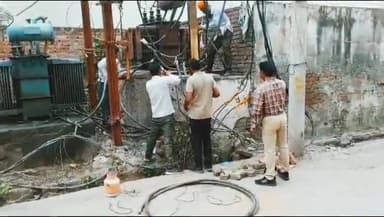 बिलासपुर: ओवरलोडिंग की वजह से बिलासपुर नगर में जगह-जगह लगे विद्युत ट्रांसफार्मरों में फ़ॉल्ट आने से आधे शहर की आपूर्ति ठप