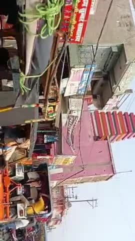 #yah Raniganj ka mukhya bajar hai Jahan road per gadi lagane ki vajah se hamesha jaam ki samasya lagi rahti hai.Raniganj