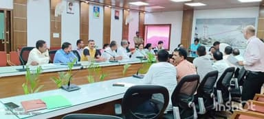 चकराता: न्यू टिहरी कलेक्ट्रेट सभागार में लखवाड़ बांध प्रभावित विस्थापितों के पुनर्वास एवं भूमि अधिग्रहण के संबंध में हुई बैठक