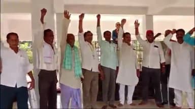 हिलसा: अनुमंडल कार्यालय पर 28 जून को धरने की तैयारी को लेकर लोजपा रामविलास के कार्यकर्ताओं ने हिलसा कोर्ट परिसर में की बैठक