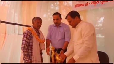 मथुरा: देसी गाय के पालन और दूध को बढ़ावा देने के लिए पराग डेयरी पर 8 किसानों को नंदबाबा स्मृति पुरस्कार से किया गया सम्मानित