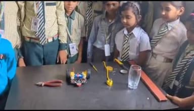 करपी: बंधू बीघा विद्यालय में रोबोटिक क्लासेज का आयोजन किया गया, बच्चों को रोबोट के संबंध में जानकारी दी गई