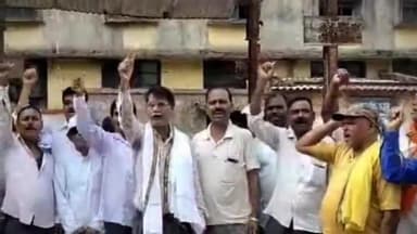 बाघमारा/कतरास: संयुक्त मोर्चा द्वारा मुरुलिडीह 20/21 कोलियरी में श्रमिकों ने किया प्रदर्शन