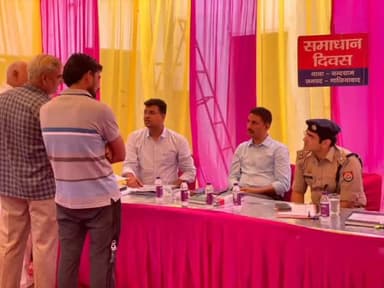 गाज़ियाबाद: DM राकेश कुमार सिंह की अध्यक्षता में थाना नन्दग्राम पर थामा समाधान दिवस का आयोजन