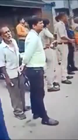 गाज़ियाबाद: रेलवे रोड बजरिया में अवैध अतिक्रमण पर नगर निगम की टीम ने की ध्वस्तीकरण की कार्रवाई