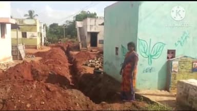 கடவூர்: செங்காட்டுரில் புதிய பைப் லைன் அமைக்கும் பணி ஊராட்சி மன்ற தலைவர் நேரில் பார்வையிட்டார்.