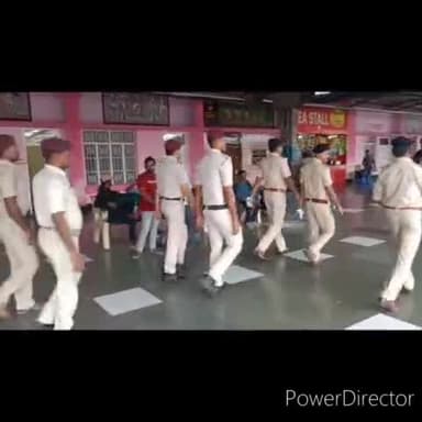 कटिहार: कटिहार : स्टेशन पर आरपीएफ और जीआरपी ने विशेष अभियान के तहत संयुक्त रूप से किया मार्च पास्ट,सैकड़ों जवानों ने लिया हिस्सा