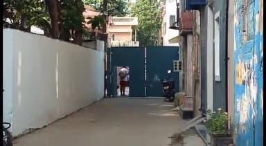 बेगूसराय: श्रीकृष्ण नगर मौहल्ले में उद्योगपति कारू सिंह के घर पर पिछले 48 घंटे से IT की छापेमारी जारी, सुरक्षा व्यवस्था तैनात