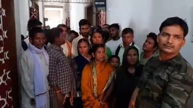 जमुई: सदर अस्पताल के ओपीडी कक्ष में डॉक्टर नहीं रहने पर मरीजों ने किया जमकर हंगामा