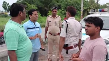 गोपालगंज: बंजारी में एनएच पर खड़ी 40 ओवरलोडेड ट्रक व ट्रैक्टर ट्रॉली को किया गया जब्त, डीएम के आदेश पर खनन विभाग ने वसूला जुर्माना