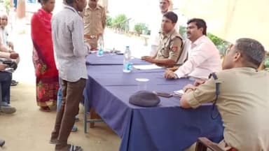 तुलसीपुर: गैसड़ी व पचपेड़वा में जिलाधिकारी एवं पुलिस अधीक्षक ने समाधान दिवस में सुनी क्षेत्रवासियों की समस्याएं